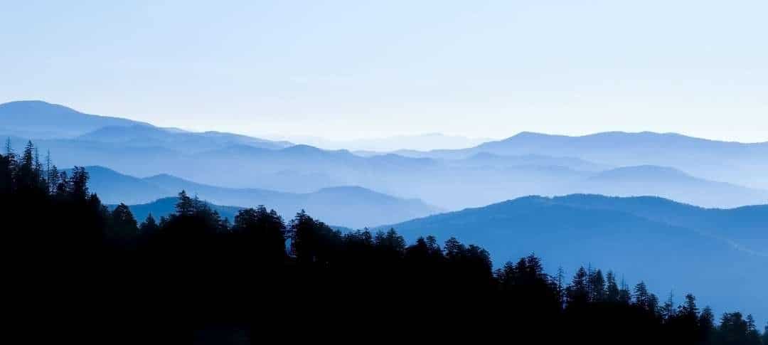 Tripps Now highlights Pigeon Forge as a gateway to Great Smoky Mountains scenery, family attractions, and autumn travel.